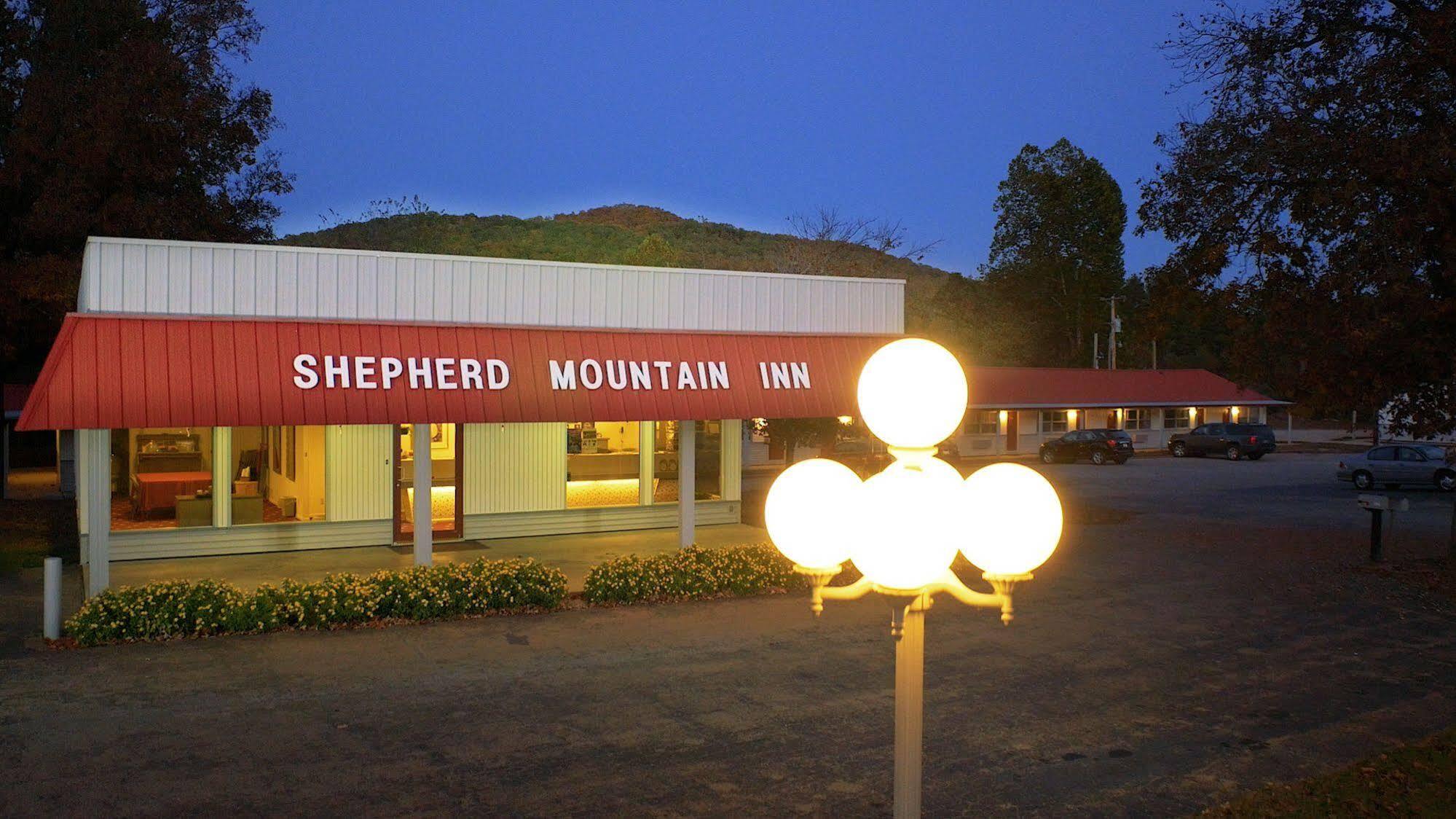 Shepherd Mountain Inn & Suites Pilot Knob Exterior photo